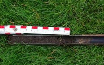 Probenahme für Nährstoff-Bodenanalysen