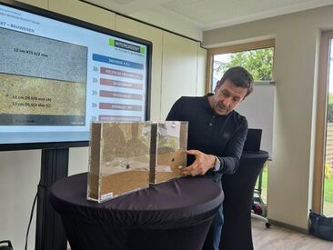 Jan Cordel erläutert die unterschiedlichen Bauweisen aus dem Versuch.